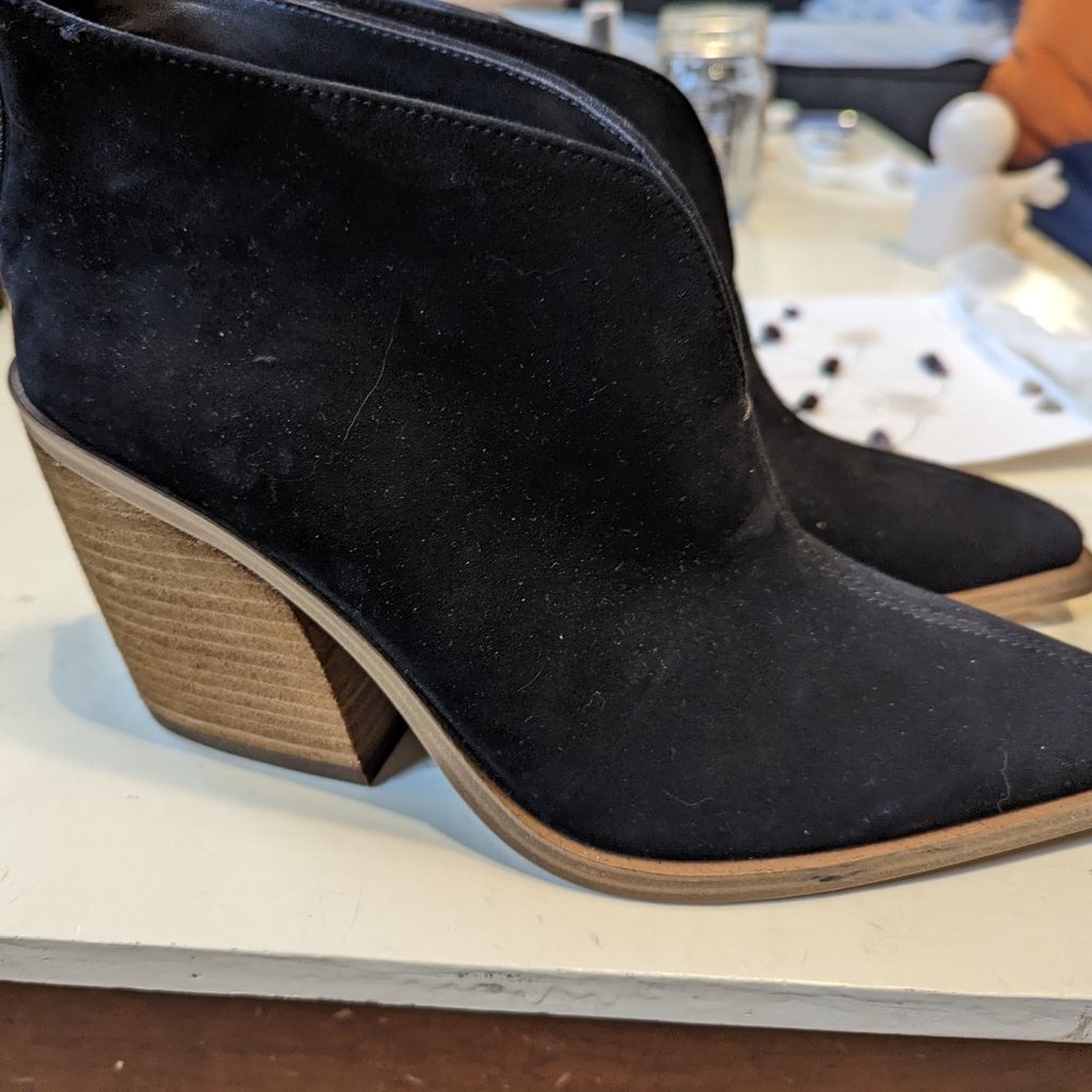 Vince Camuto Black Suede Size 8.5 boots